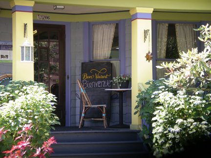 Bon Vivant Restaurant in Larchmere